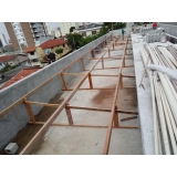 construção de telhado para área externa